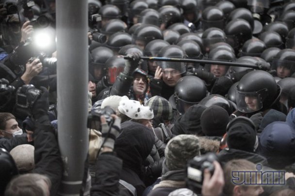 Разгон Беркутом Евромайдана