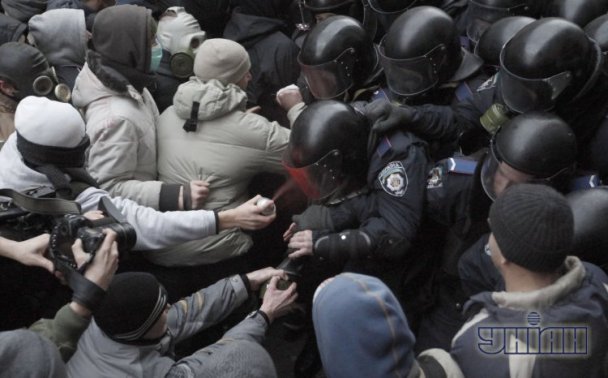 Разгон Беркутом Евромайдана
