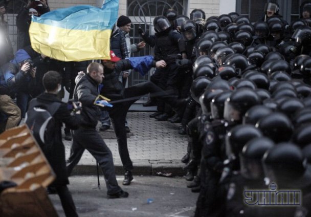 Разгон Беркутом Евромайдана