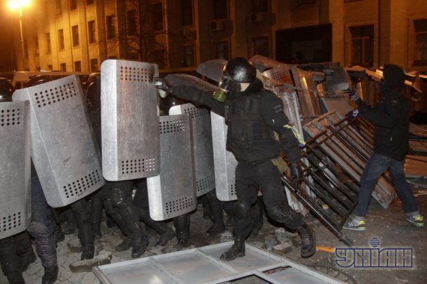 Разгон Беркутом Евромайдана