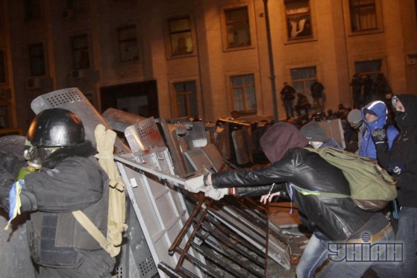 Разгон Беркутом Евромайдана