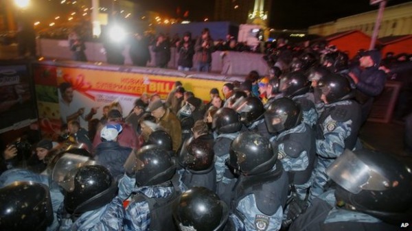 Разгон Беркутом Евромайдана