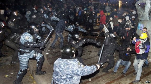Разгон Беркутом Евромайдана