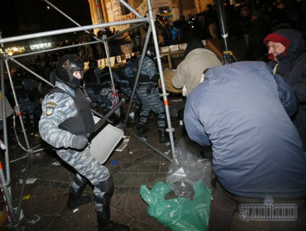 Разгон Беркутом Евромайдана