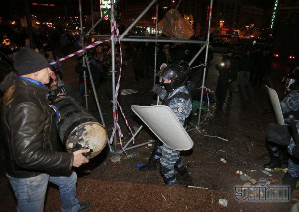 Разгон Беркутом Евромайдана