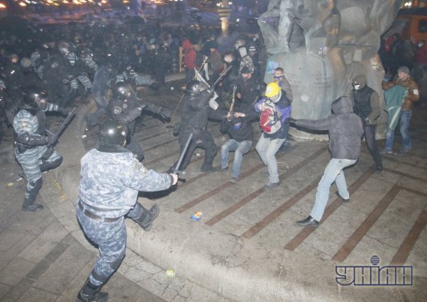 Разгон Беркутом Евромайдана