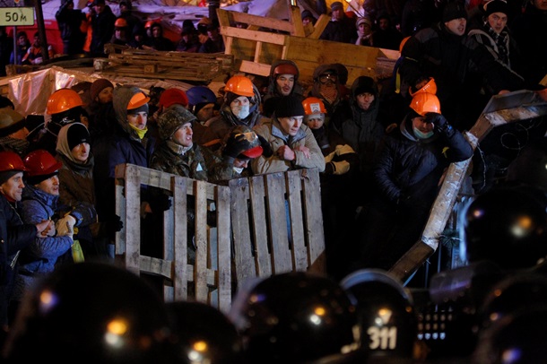 Начало штурма Евромайдана. Фоторепортаж из центра Киева в ночь на 11 декабря