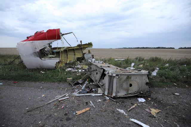 Последствия расстрела российскими боевиками малайзийского Боинга. ФОТОрепортаж