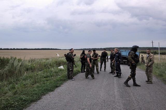 Последствия расстрела российскими боевиками малайзийского Боинга. ФОТОрепортаж