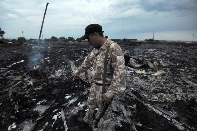 Последствия расстрела российскими боевиками малайзийского Боинга. ФОТОрепортаж