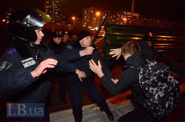 На скандальной стройке в Киеве милиция избила активистов и местных жителей. ФОТОрепортаж+ВИДЕО