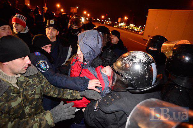 На скандальной стройке в Киеве милиция избила активистов и местных жителей. ФОТОрепортаж+ВИДЕО