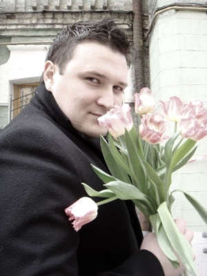 Защитник луганских Ровеньков от «бандеровцев» работает цирюльником (гомиком) в Киеве