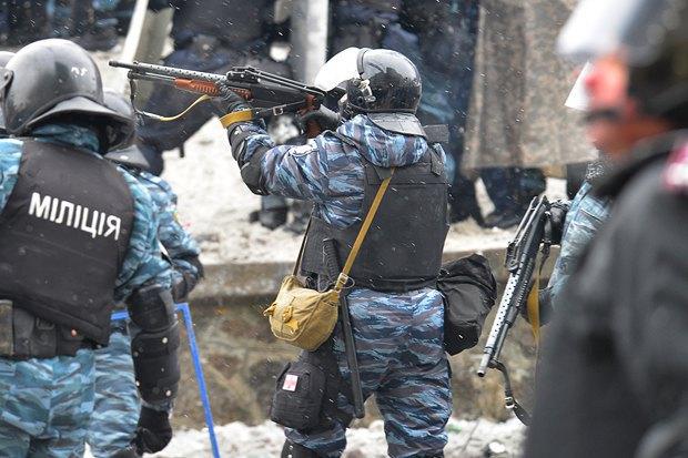 В центре Киева резиновыми пулями ранены две женщины: одна - в область сердца, другая в лицо В центре Киева резиновыми пулями ранены две женщины: одна - в область сердца, другая в лицо